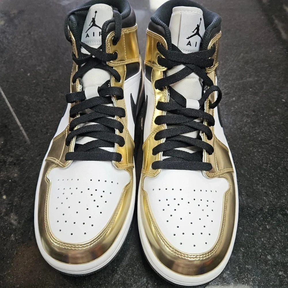 Sz 10.5 2020 Air Jordan 1 Mid SE 'Metallic Gold'